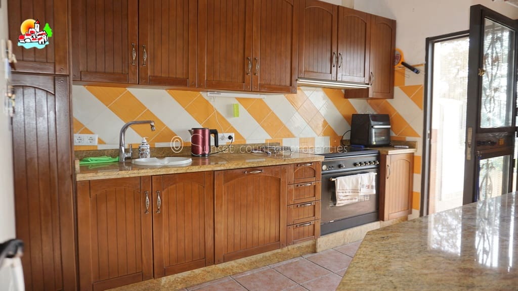 3 soveværelse Bungalow til salg i Iznajar med swimmingpool - € 275.000 (Ref: 9242353)