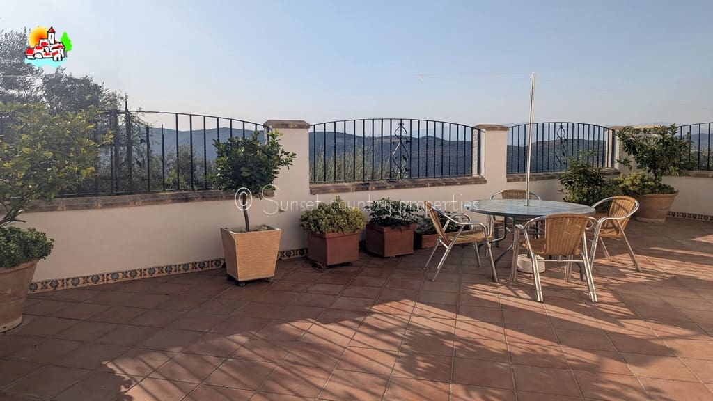 3 soveværelse Bungalow til salg i Iznajar med swimmingpool - € 275.000 (Ref: 9242353)