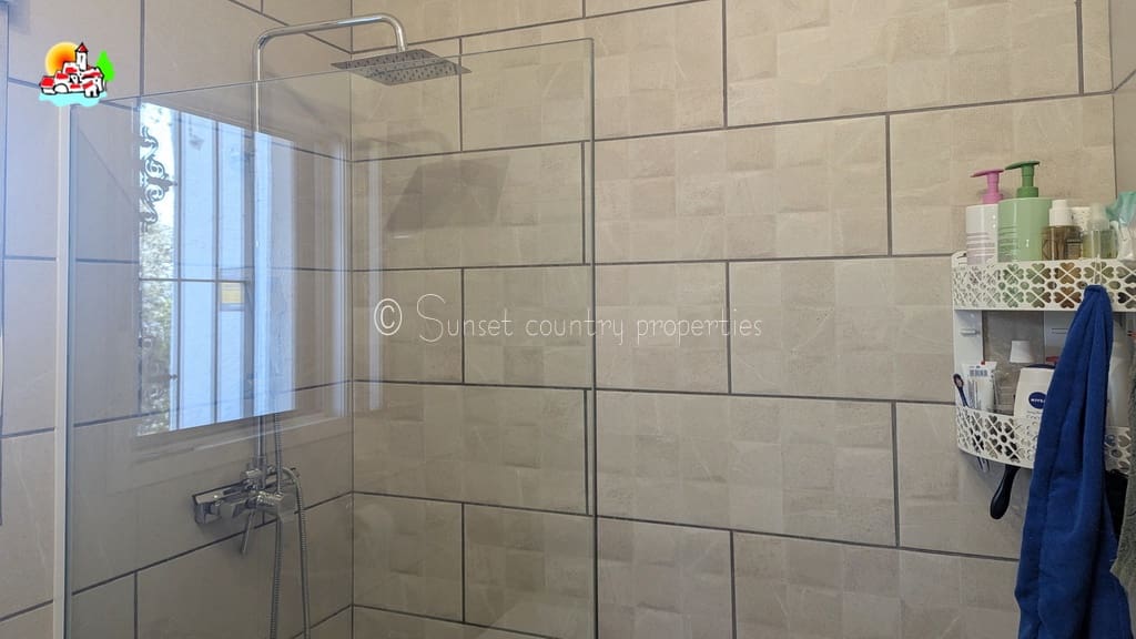 3 soveværelse Bungalow til salg i Iznajar med swimmingpool - € 275.000 (Ref: 9242353)