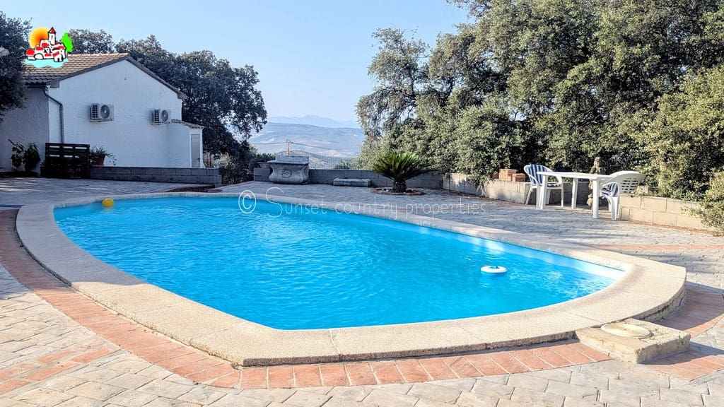 3 soveværelse Bungalow til salg i Iznajar med swimmingpool - € 275.000 (Ref: 9242353)