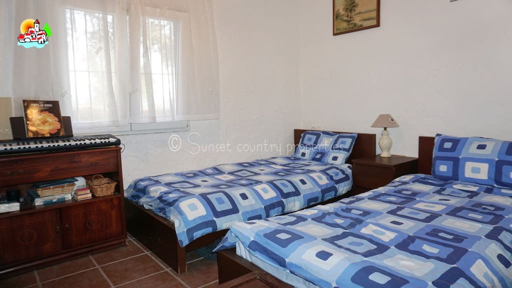 3 soveværelse Bungalow til salg i Iznajar med swimmingpool - € 275.000 (Ref: 9242353)