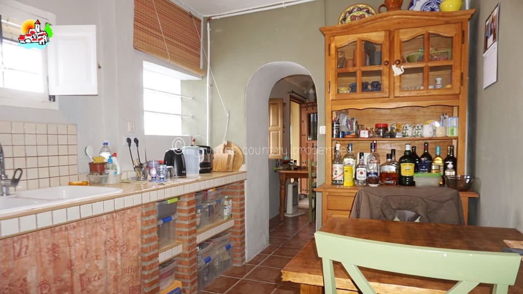 Finca/Casa Rural de 3 habitaciones en Iznájar en venta con garaje - 199.900 € (Ref: 9257989)