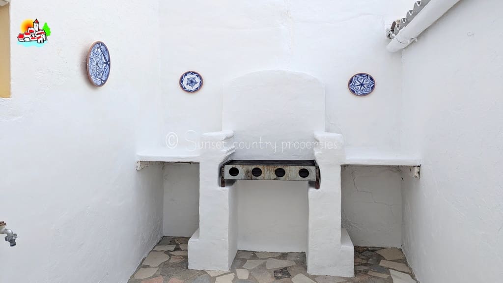 Finca/Casa Rural de 3 habitaciones en Iznájar en venta con garaje - 199.900 € (Ref: 9257989)