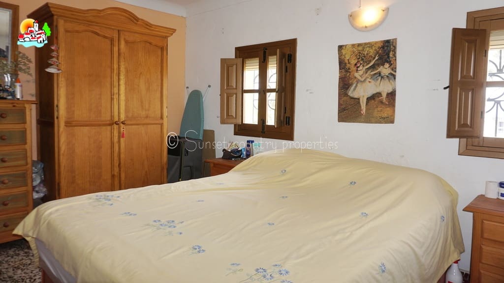 Finca/Casa Rural de 3 habitaciones en Iznájar en venta con garaje - 199.900 € (Ref: 9257989)