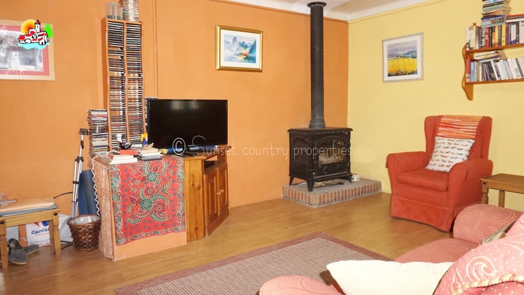 Finca/Casa Rural de 3 habitaciones en Iznájar en venta con garaje - 199.900 € (Ref: 9257989)