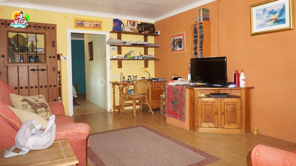 Finca/Casa Rural de 3 habitaciones en Iznájar en venta con garaje - 199.900 € (Ref: 9257989)