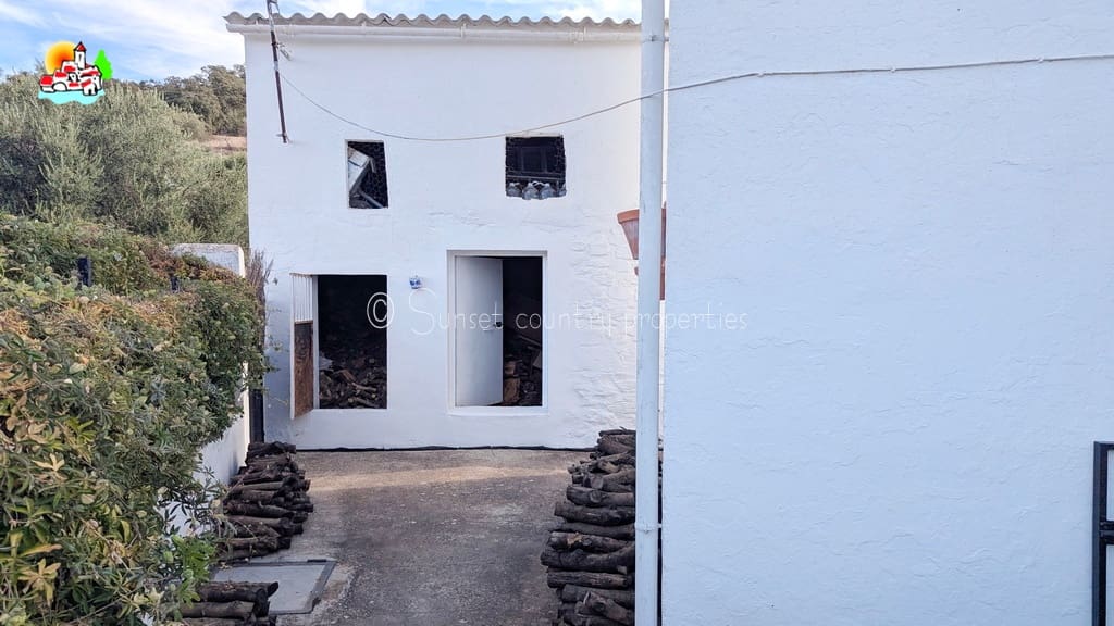 Finca/Casa Rural de 3 habitaciones en Iznájar en venta con garaje - 199.900 € (Ref: 9257989)