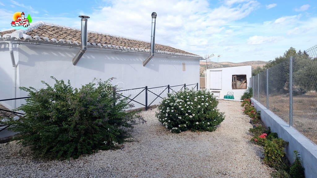 Finca/Casa Rural de 3 habitaciones en Iznájar en venta con garaje - 199.900 € (Ref: 9257989)