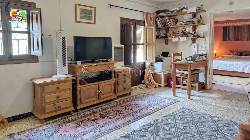 Finca/Casa Rural de 3 habitaciones en Iznájar en venta con garaje - 199.900 € (Ref: 9257989)