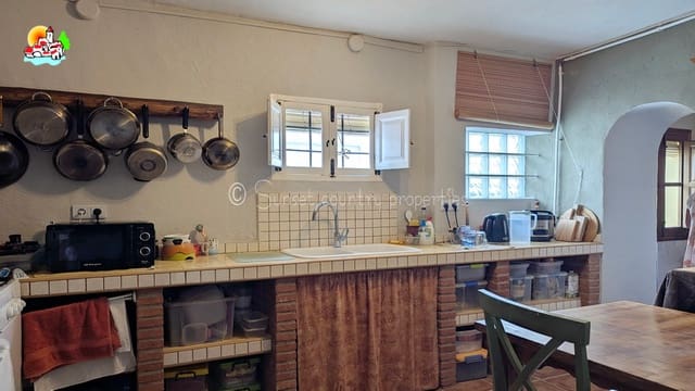 3 bedroom Finca/Country House for sale in Iznájar with garage - € 199,900 (Ref: 9257989)