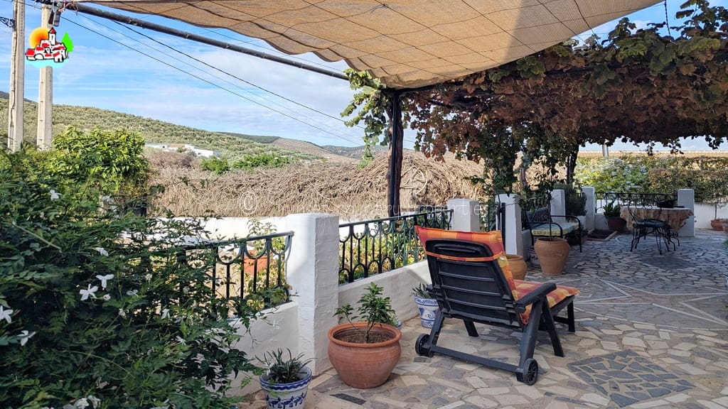 Finca/Casa Rural de 3 habitaciones en Iznájar en venta con garaje - 199.900 € (Ref: 9257989)