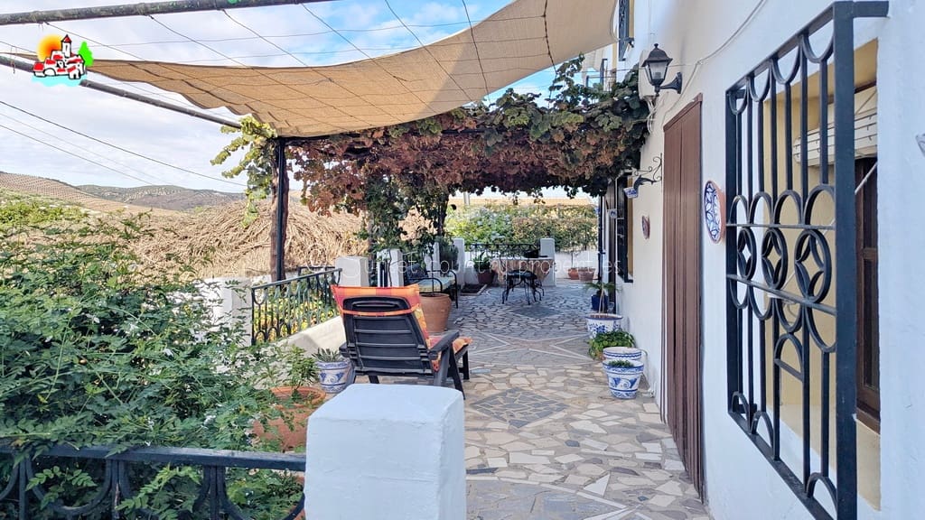 Finca/Casa Rural de 3 habitaciones en Iznájar en venta con garaje - 199.900 € (Ref: 9257989)