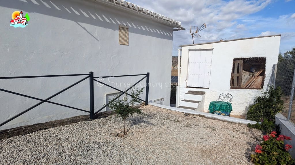Finca/Casa Rural de 3 habitaciones en Iznájar en venta con garaje - 199.900 € (Ref: 9257989)