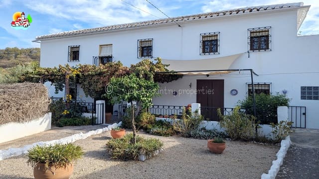 3 bedroom Finca/Country House for sale in Iznájar with garage - € 199,900 (Ref: 9257989)
