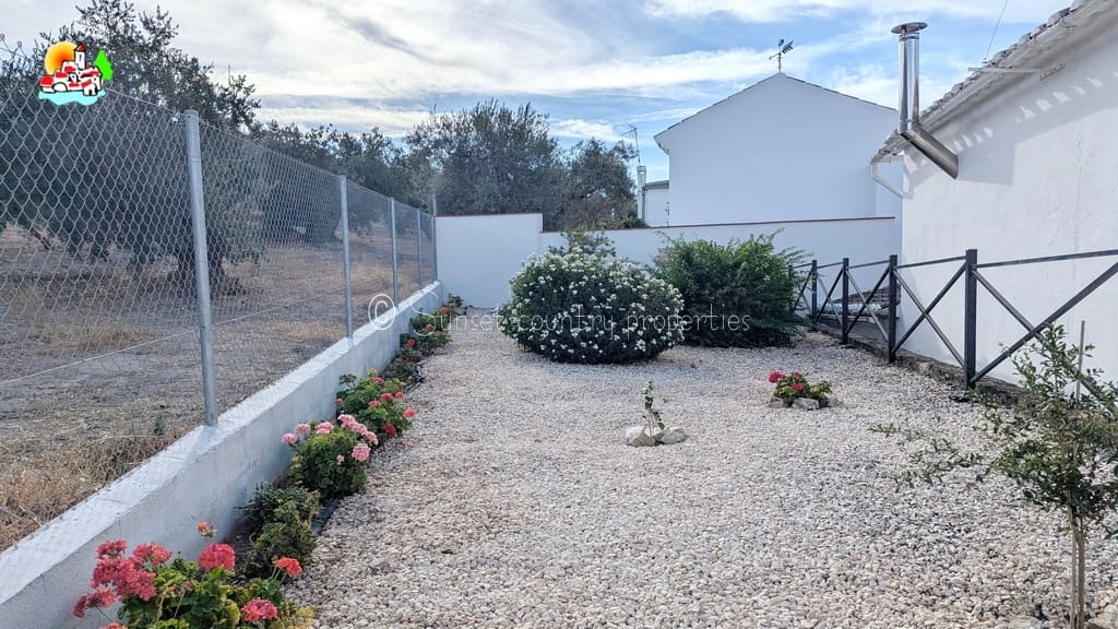 Finca/Casa Rural de 3 habitaciones en Iznájar en venta con garaje - 199.900 € (Ref: 9257989)