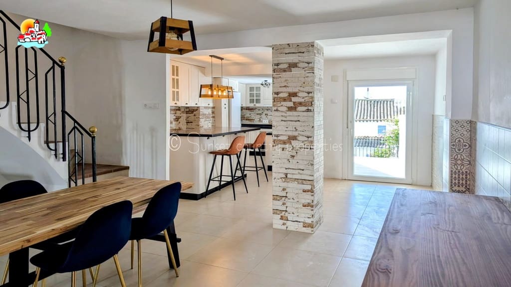 6 bedroom Townhouse for sale in Rute with garage - € 189,900 (Ref: 9502913)