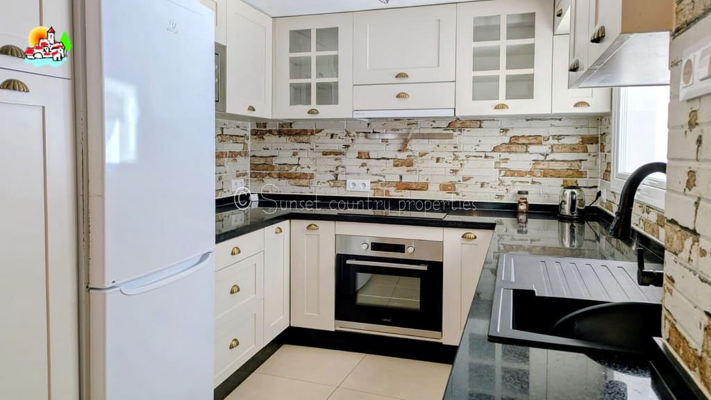 6 bedroom Townhouse for sale in Rute with garage - € 189,900 (Ref: 9502913)