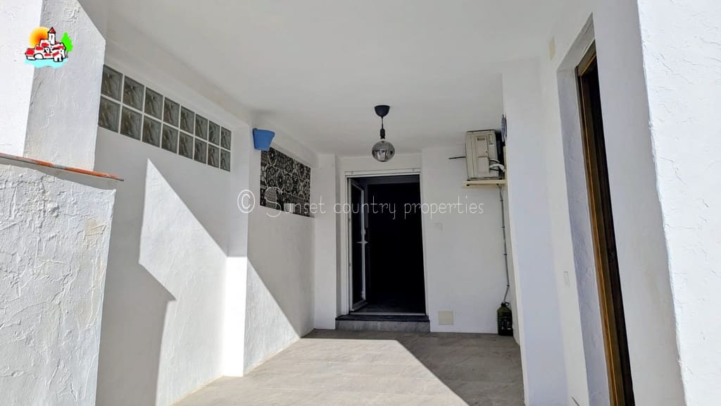 6 bedroom Townhouse for sale in Rute with garage - € 189,900 (Ref: 9502913)