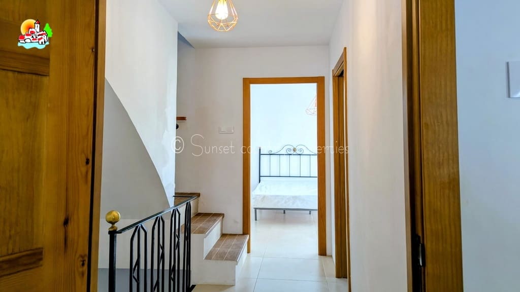 6 bedroom Townhouse for sale in Rute with garage - € 189,900 (Ref: 9502913)