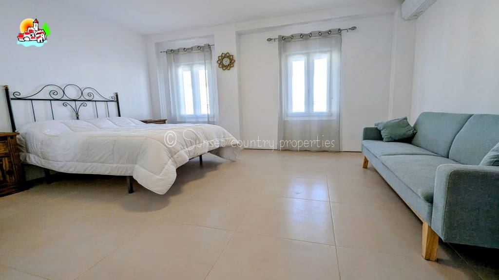 6 bedroom Townhouse for sale in Rute with garage - € 189,900 (Ref: 9502913)
