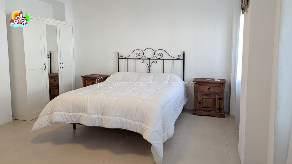 6 bedroom Townhouse for sale in Rute with garage - € 189,900 (Ref: 9502913)