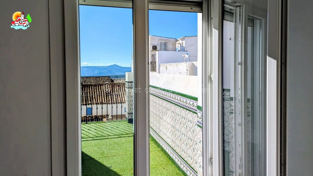 6 bedroom Townhouse for sale in Rute with garage - € 189,900 (Ref: 9502913)