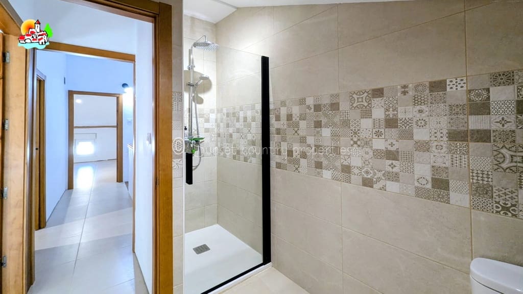 6 bedroom Townhouse for sale in Rute with garage - € 189,900 (Ref: 9502913)