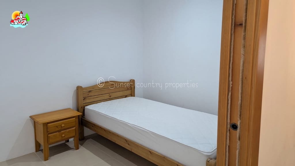 6 bedroom Townhouse for sale in Rute with garage - € 189,900 (Ref: 9502913)