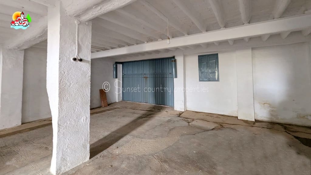 6 bedroom Townhouse for sale in Rute with garage - € 189,900 (Ref: 9502913)