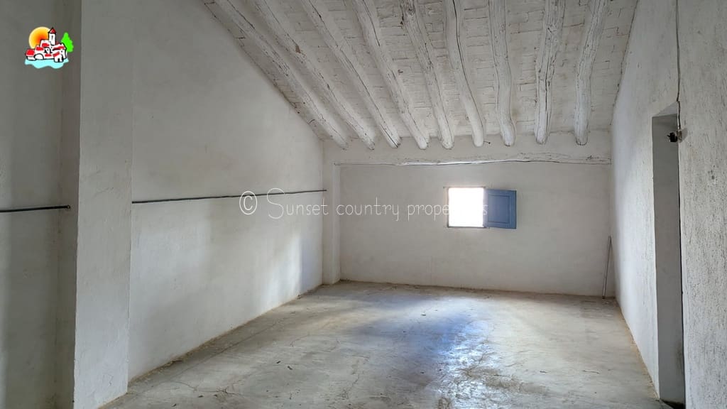 6 bedroom Townhouse for sale in Rute with garage - € 189,900 (Ref: 9502913)