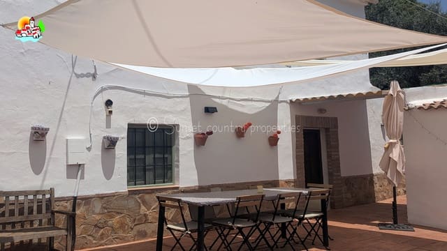 5 chambre Finca/Maison de Campagne à vendre à Iznájar - 225 000 € (Ref: 9642872)