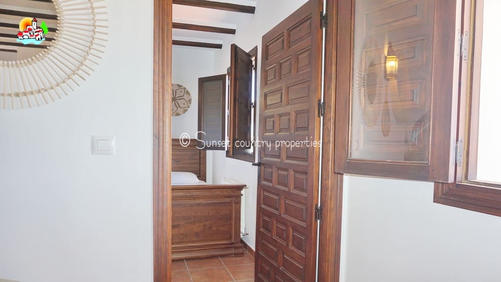 5 sovrum Finca/Hus på landet till salu i Iznajar med pool garage - 695 000 € (Ref: 9688456)