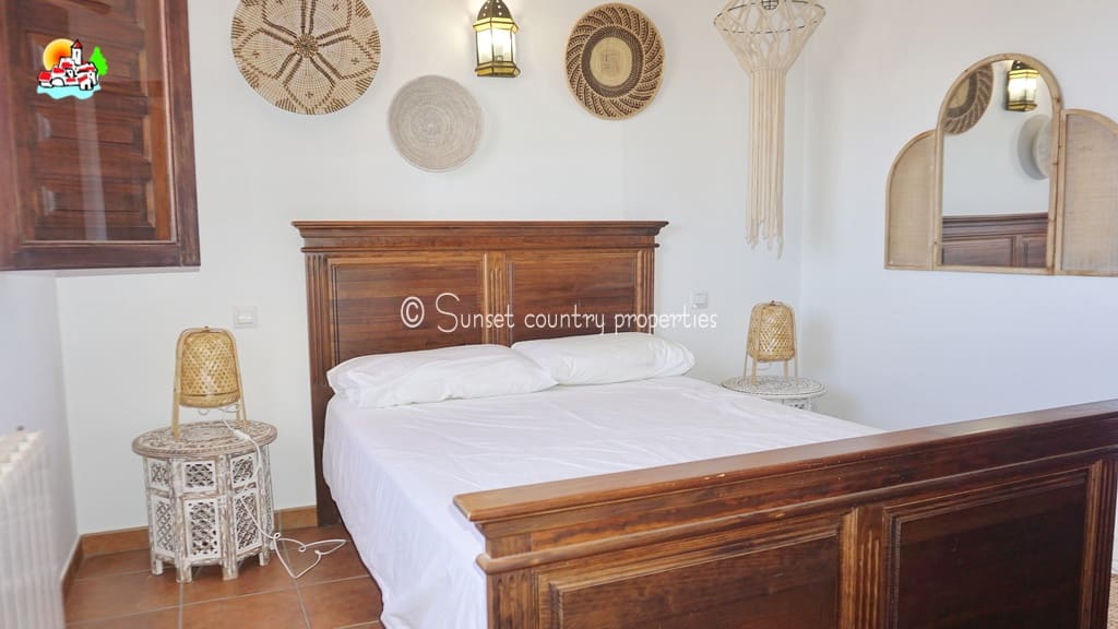 5 sovrum Finca/Hus på landet till salu i Iznajar med pool garage - 695 000 € (Ref: 9688456)