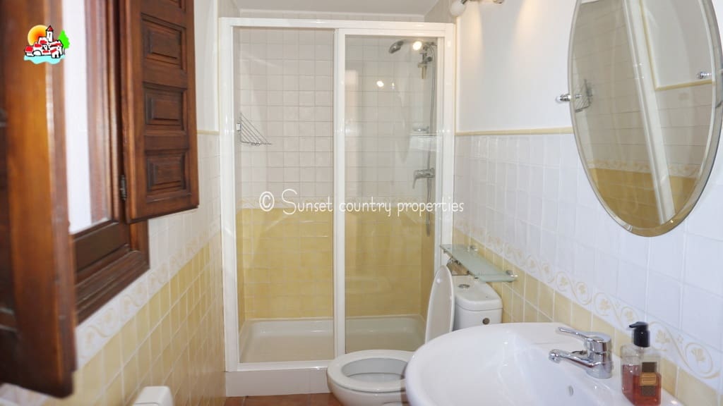 5 sovrum Finca/Hus på landet till salu i Iznajar med pool garage - 695 000 € (Ref: 9688456)