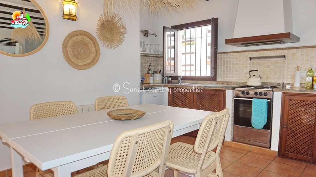 5 sovrum Finca/Hus på landet till salu i Iznajar med pool garage - 695 000 € (Ref: 9688456)