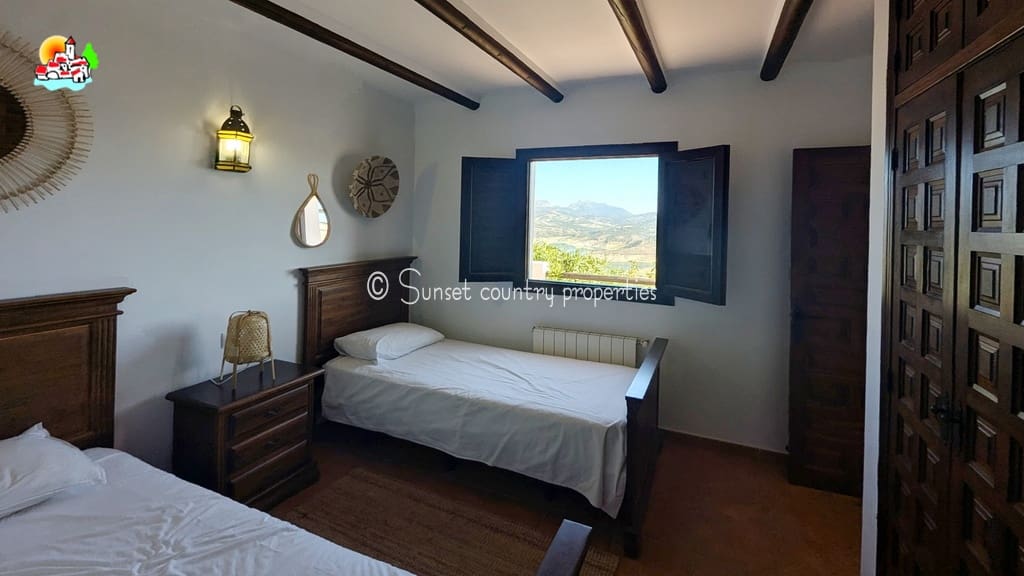 5 sovrum Finca/Hus på landet till salu i Iznajar med pool garage - 695 000 € (Ref: 9688456)