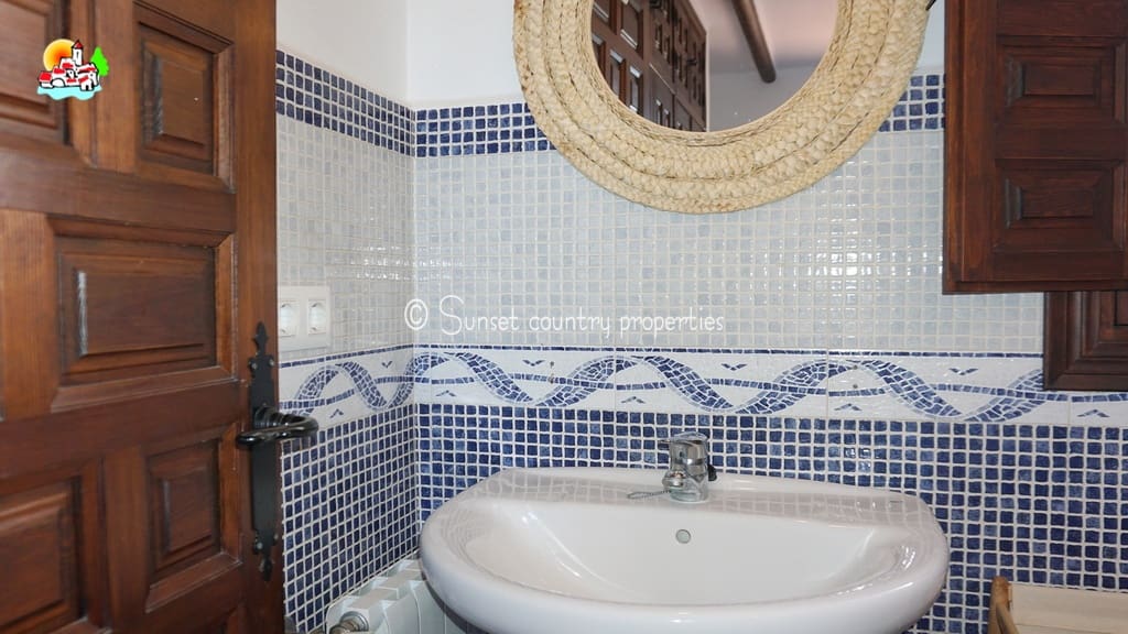 5 sovrum Finca/Hus på landet till salu i Iznajar med pool garage - 695 000 € (Ref: 9688456)