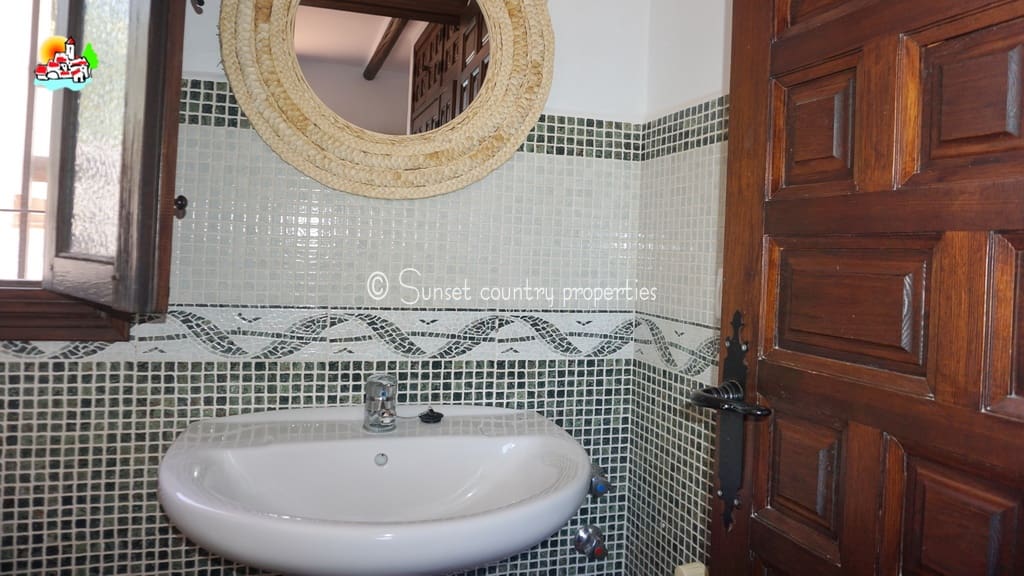 5 sovrum Finca/Hus på landet till salu i Iznajar med pool garage - 695 000 € (Ref: 9688456)