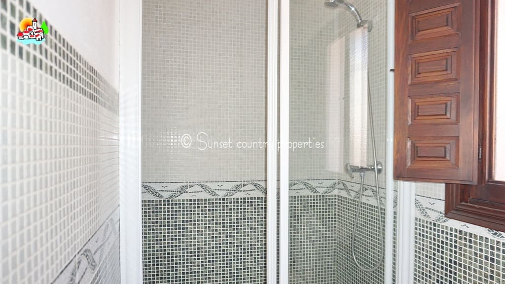 5 sovrum Finca/Hus på landet till salu i Iznajar med pool garage - 695 000 € (Ref: 9688456)