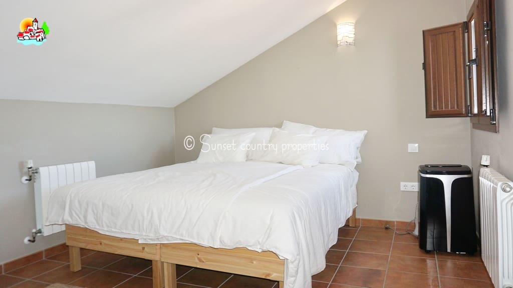 5 sovrum Finca/Hus på landet till salu i Iznajar med pool garage - 695 000 € (Ref: 9688456)