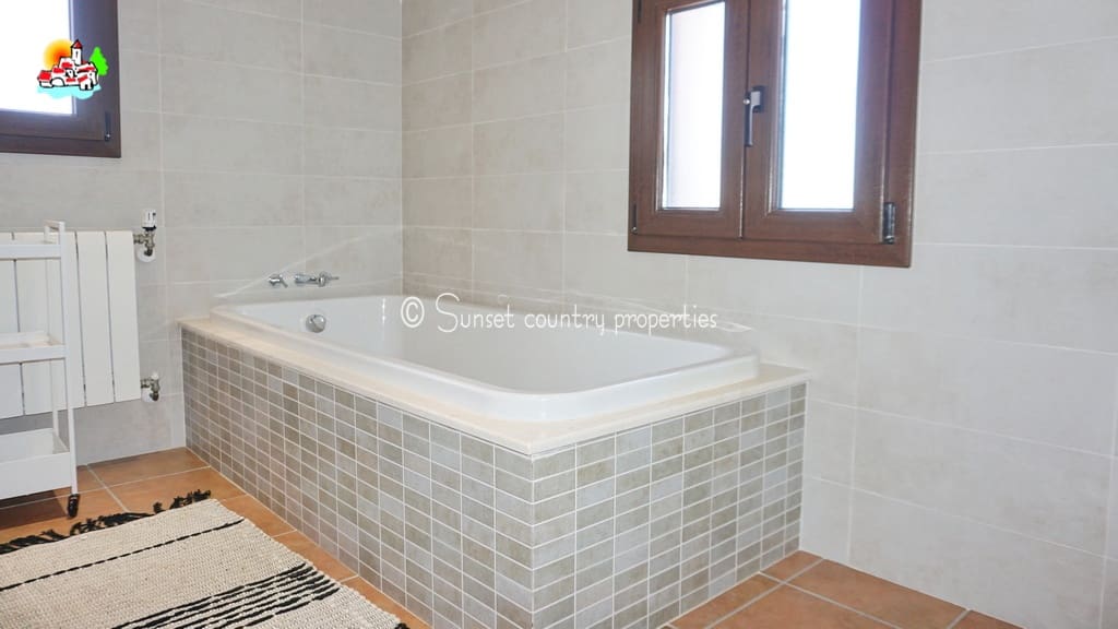 5 sovrum Finca/Hus på landet till salu i Iznajar med pool garage - 695 000 € (Ref: 9688456)