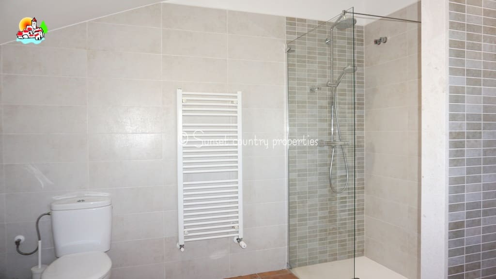 5 sovrum Finca/Hus på landet till salu i Iznajar med pool garage - 695 000 € (Ref: 9688456)