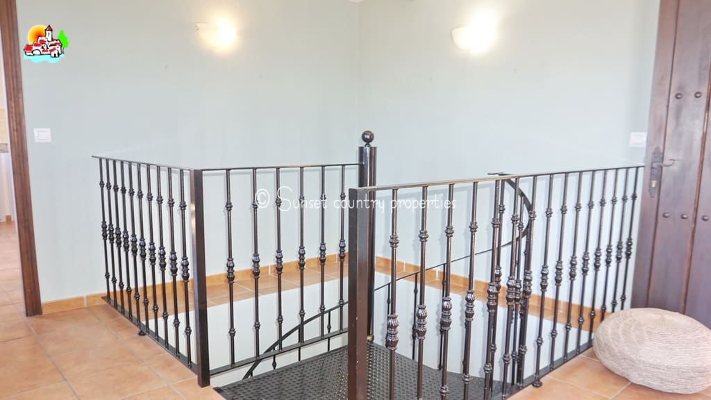 5 sovrum Finca/Hus på landet till salu i Iznajar med pool garage - 695 000 € (Ref: 9688456)