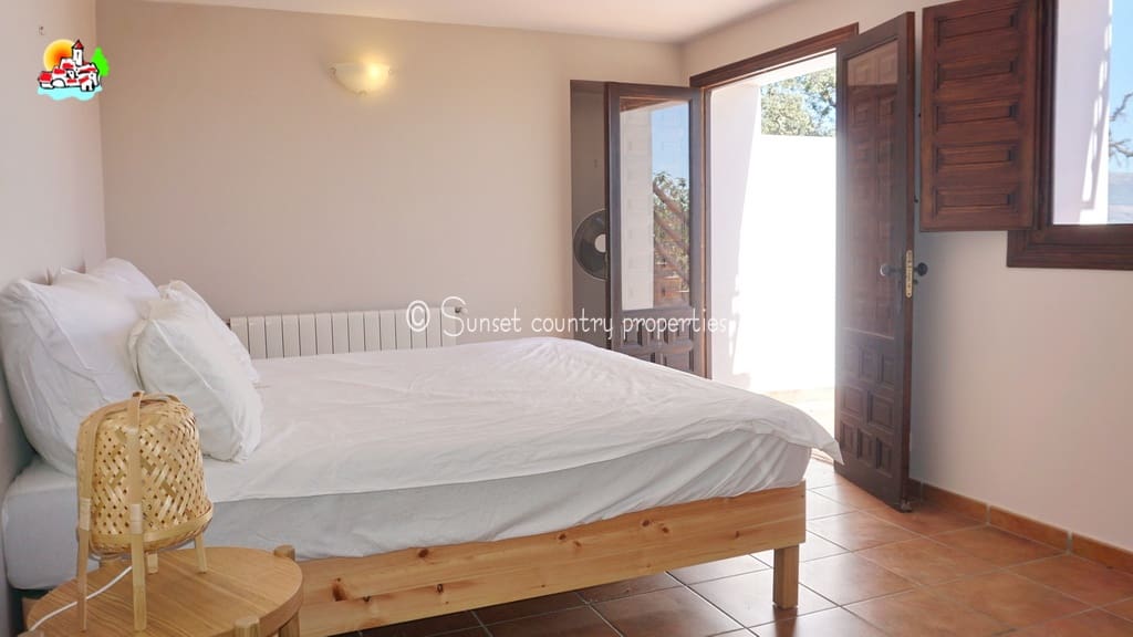 5 sovrum Finca/Hus på landet till salu i Iznajar med pool garage - 695 000 € (Ref: 9688456)