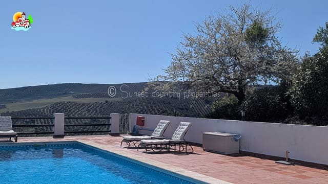 5 sovrum Finca/Hus på landet till salu i Iznájar med pool garage - 695 000 € (Ref: 9688456)