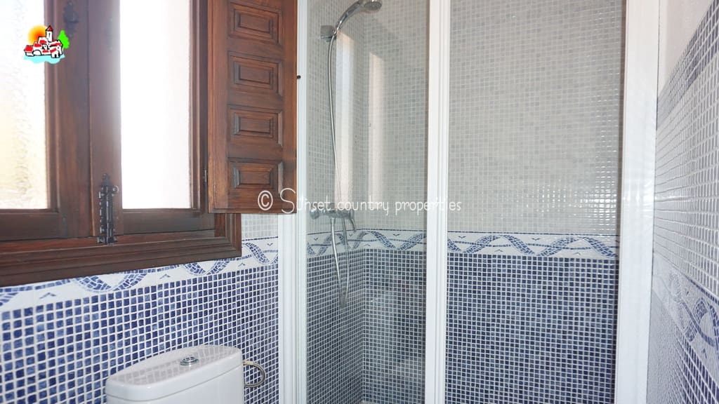 5 sovrum Finca/Hus på landet till salu i Iznajar med pool garage - 695 000 € (Ref: 9688456)