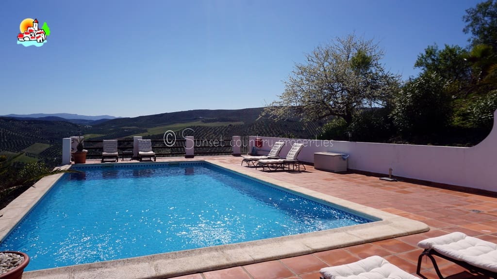 5 sovrum Finca/Hus på landet till salu i Iznajar med pool garage - 695 000 € (Ref: 9688456)