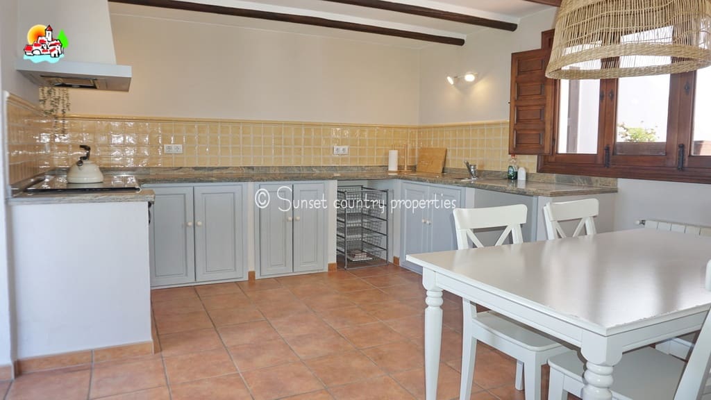 5 sovrum Finca/Hus på landet till salu i Iznajar med pool garage - 695 000 € (Ref: 9688456)