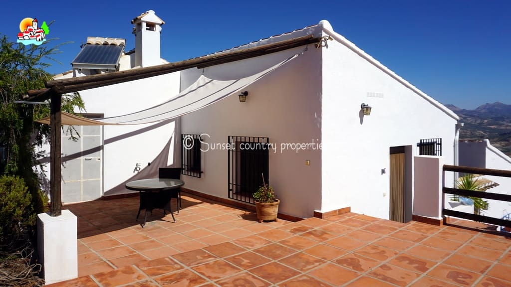 5 sovrum Finca/Hus på landet till salu i Iznajar med pool garage - 695 000 € (Ref: 9688456)