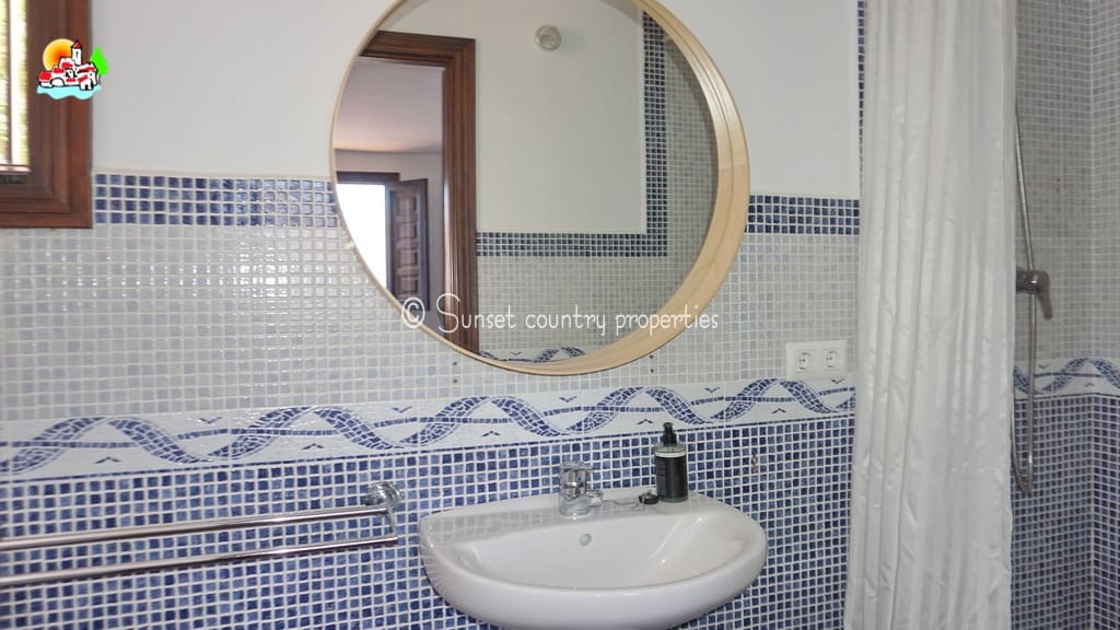 5 sovrum Finca/Hus på landet till salu i Iznajar med pool garage - 695 000 € (Ref: 9688456)